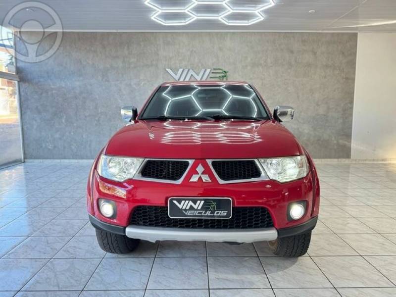 MITSUBISHI - TRITON HPE 3.2 TURBO DIESEL - 2012/2013 - VERMELHA - R$ 99.900,00